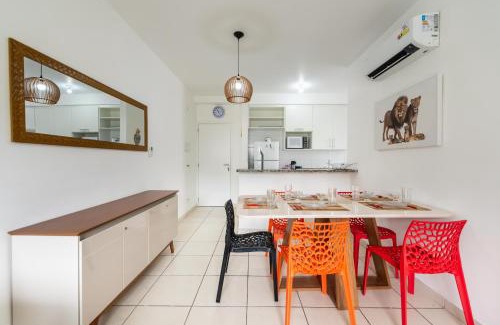 Vila Julia Apartment | Guarujá - 10 min da praia da Enseada/Wifi/Piscina