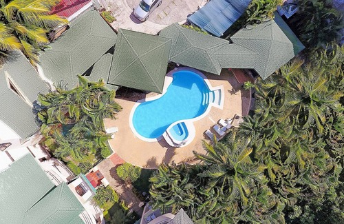 Villas Ana Maria Apartment | Guest-friendly B&B steps from bars&beaches!