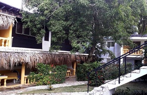 Los Charamicos Apartment | Guest-friendly ground-floor studio near Sosua beach