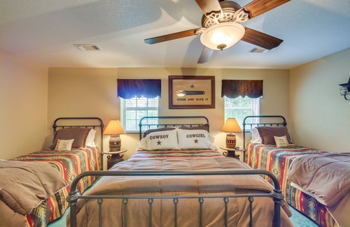 Buffalo House | 'Guest House' 92-Acre Buffalo Hideaway w/ Rec Barn
