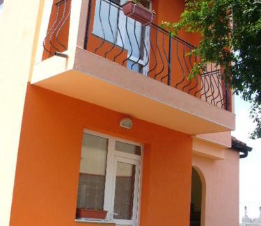 Chernomorets House | Guest House Alex