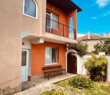 Chernomorets House | Guest House Alex