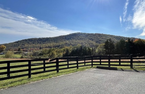 Stanardsville House | Guest House at Evermore Farm