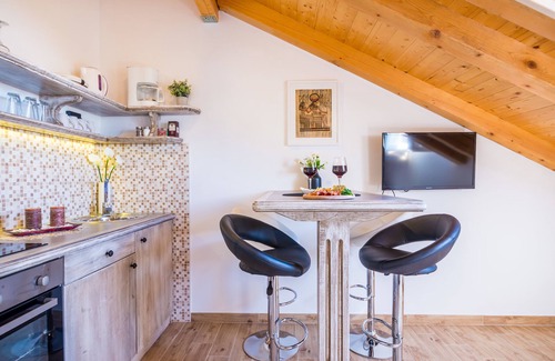 Montovjerna House | Guest House Nikolina