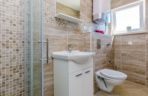Montovjerna House | Guest House Nikolina