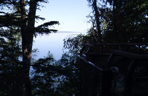 La Pointe House | Guest House on Owners Lakefront Property