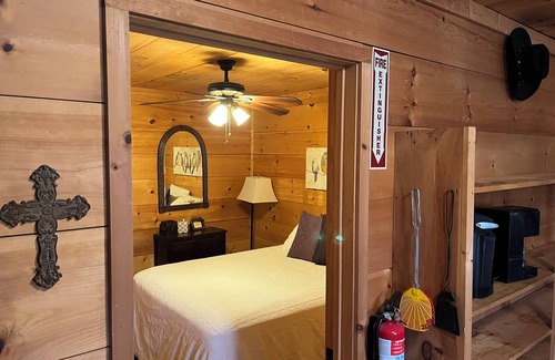 Russellville Other | Guest House on working horse ranch in Center Valley Arkansas