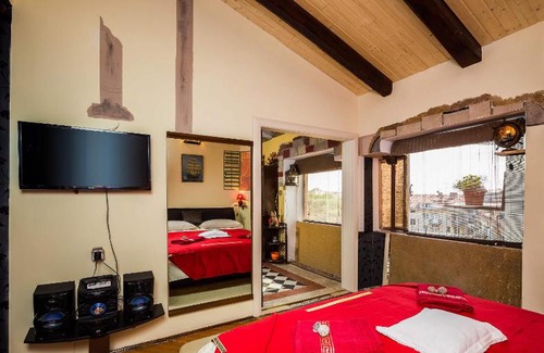 Split House | Guest House Roman Horizon