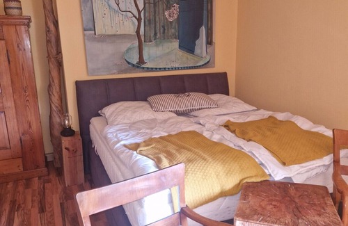 Striesen House | Guest House 'Romantikzimmer in Striesen' with Shared Terrace, Shared Garden and Wi-Fi