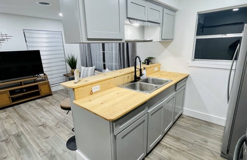 Huntsville Apartment | Guest Studio - Blocks from SHSU!