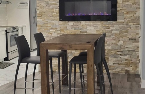 Churchill Meadows Apartment | Guest Suite Apartment with Parking