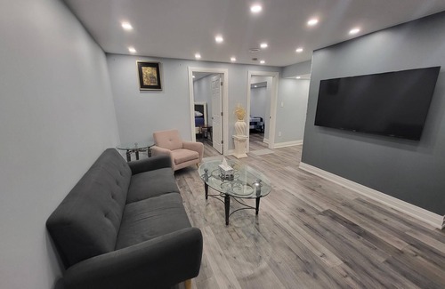 Churchill Meadows Apartment | Guest Suite Apartment with Parking