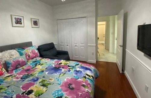 Richmond West Apartment | Guest Suite in Miami near Zoo very good for couples, Business travelers, Tourist