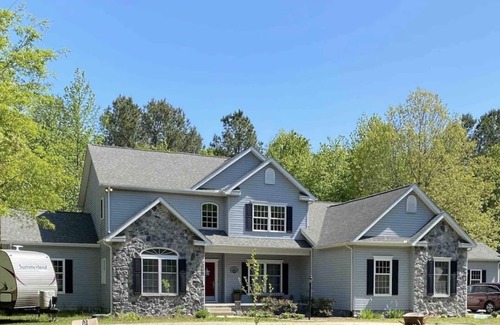 Lincoln House | Guest suite in the woods with private entry