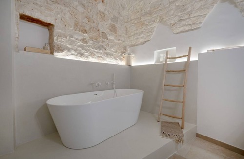 Conversano Apartment | GuestHost - Aline's Home - Iris Room