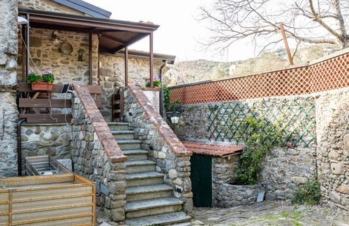 Ortonovo Apartment | GuestHost - The House of Five Moons-Quiet Escape