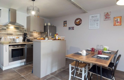 Chozeau House | Guesthouse 'Graphique' with Mountain View, Wi-Fi and Air Conditioning