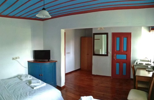 Mikro Papigko House | Guesthouse IRO