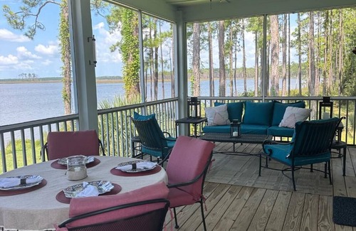 Elberta Cottage | Guesthouse on Wolf Bay