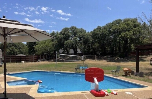 Roanoke Condo | Guesthouse with Pool