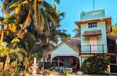 El Cuyo House | Guesthouse & Yoga Studio beachfront home: El Cuyo