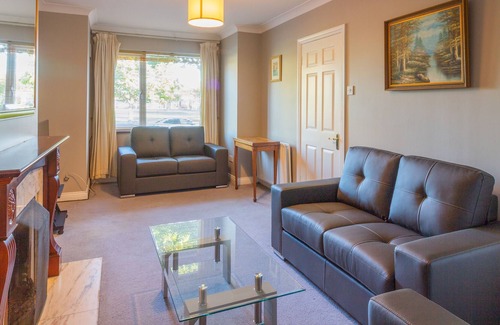 Sutton Cross House | GuestReady - Amazing Family Home with a Garden