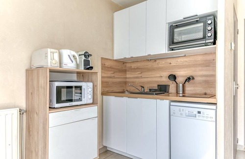 Lyon City Centre Apartment | GuestReady - Sleek & Sunny Comfort near the Tram