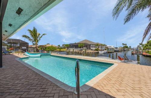 Pelican House | Gulf Access, Beautiful Water Views, Paddle Board, Heated Pool - Villa Manhattan - Roelens