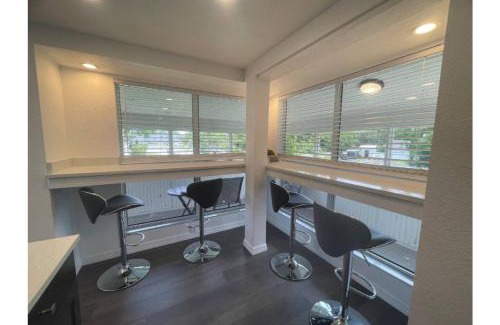 Seminole House | Gulf Breeze Hideaway 5BR Home Close to Sand and Fun