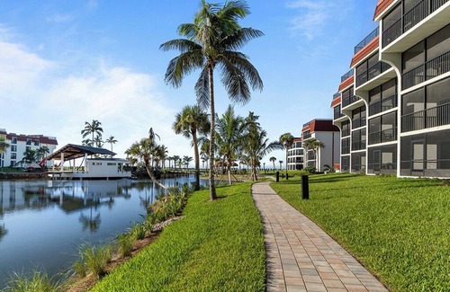 Sanibel Condo | Gulf-Front Grandeur Awaits. Breathtaking Views & Spacious Comfort