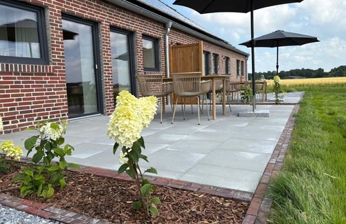 Altfunnixsiel Apartment | Gulfhof Funnixerhörn een - Stylish vacation farm with garden and wide landscape