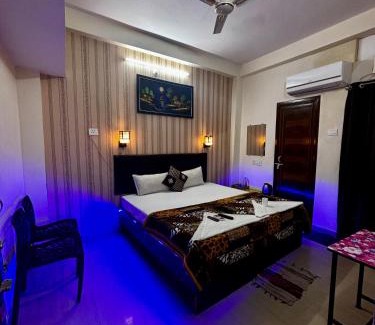 Varanasi Hotel | Gully Ghar