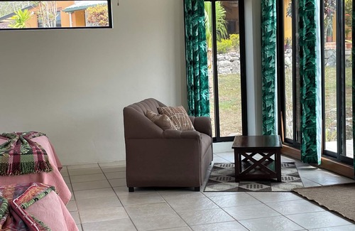 Georgeville Hotel | Gumbo Limbo Jungle Resort
