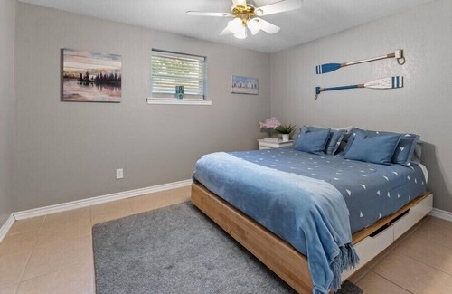 Cedar Creek Reservoir House | Gun Barrel Getaway-Waterfront, Hot Tub & Gameroom!