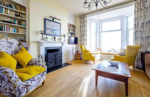 Aldeburgh House | Gunfleet, Aldeburgh - A Large Seafront House with Stunning Sea Views from all the floors, Sleeps 14 - Aldeburgh Coastal Cottages