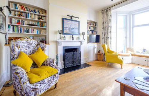 Aldeburgh House | Gunfleet, Aldeburgh - A Large Seafront House with Stunning Sea Views from all the floors, Sleeps 14 - Aldeburgh Coastal Cottages