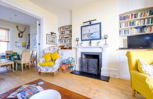 Aldeburgh House | Gunfleet, Aldeburgh - A Large Seafront House with Stunning Sea Views from all the floors, Sleeps 14 - Aldeburgh Coastal Cottages