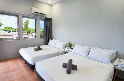 George Town House | Gurney Coast Guest House by Sky Hive