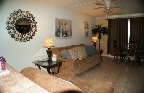 South Padre Island Apartment | GV110 LUXURIOUS CONDO 3 min walk to beach, next Beach Park Isla Blanca
