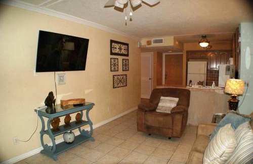 South Padre Island Apartment | GV110 LUXURIOUS CONDO 3 min walk to beach, next Beach Park Isla Blanca