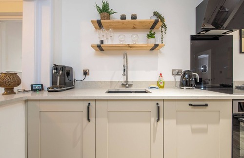 Trefin House | Gwestyr Wennol, Holiday Home Trefin, Sleeps 6, 3 bedrooms, bathrooms