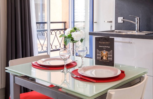 Quartier Saint-Ambroise Hotel | Hôtel de L'Horloge