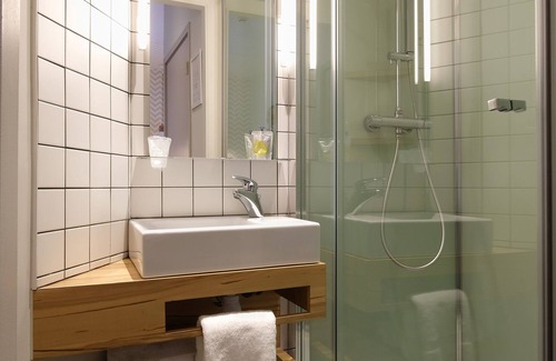 Laval Hotel | Hôtel et Apparts Marin