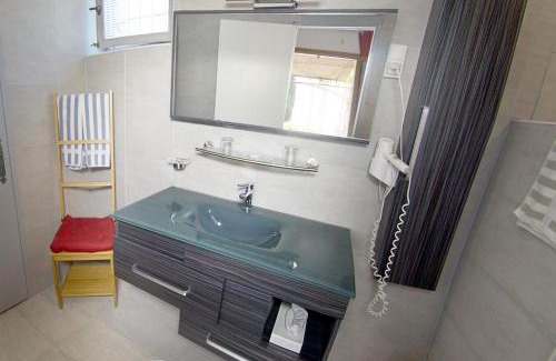 Hyeres City Centre Hotel | Hôtel Les Orangers