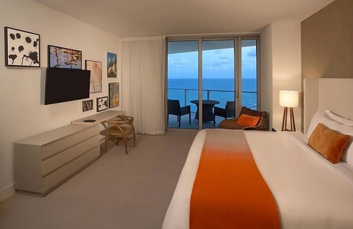 Hollywood South Central Beach Hotel | H Hollywood Resort & Residences, 3 1BR Oceanview King Suites, Kitchen, Pool!