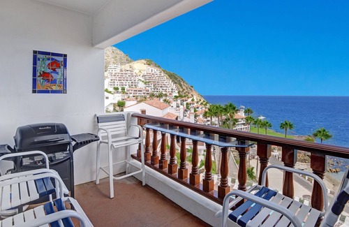 Avalon Condo | H155: Beautifully Appointed Townhome Villa, Sweeping Ocean Views, Comp Golf Cart