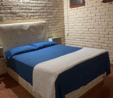 Salto House | Habitaciones amplias con baño y garage privado Motel Coloso