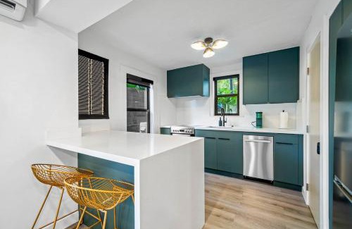 Flamingo Parks Apartment | Hacienda Flamingo Unit 3 - Modern 1BR Hideaway with Double Queen Beds