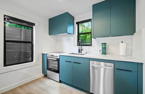 Flamingo Parks Apartment | Hacienda Flamingo Unit 3 - Modern 1BR Hideaway with Double Queen Beds