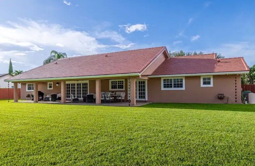 Richmond West House | Hacienda Rivas - Stunning 4 BR Villa - Miami